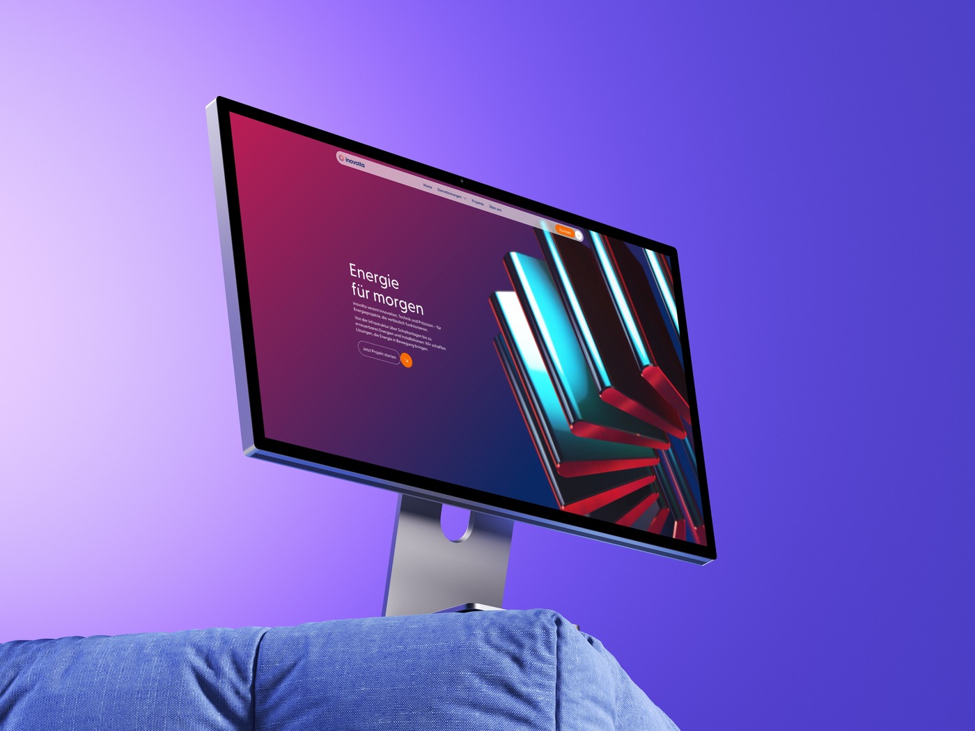 inovolta Website Hero auf einem Desktop-Monitor