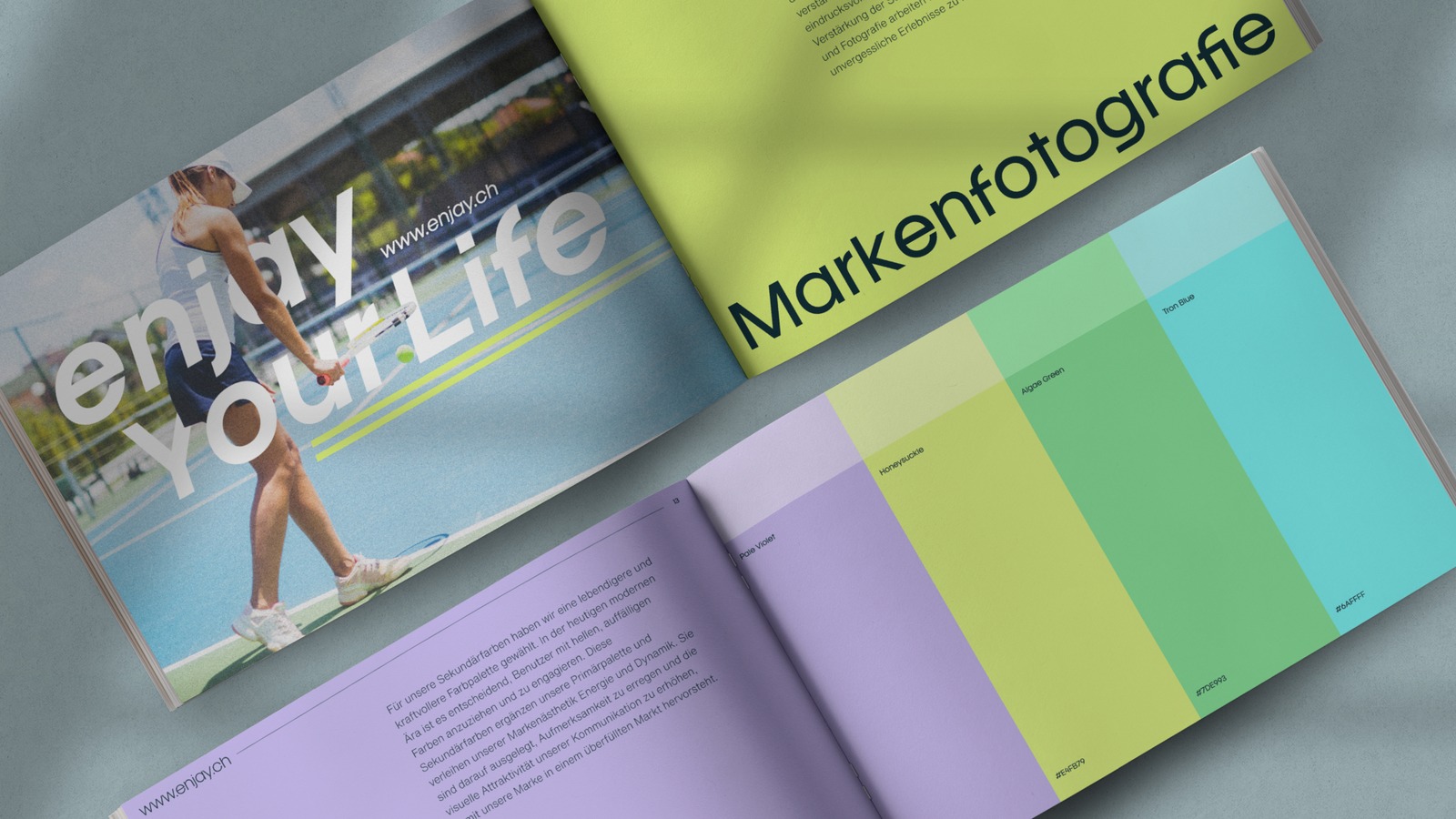 enjay Brand Guide mit Markenfotografie und Farbseiten