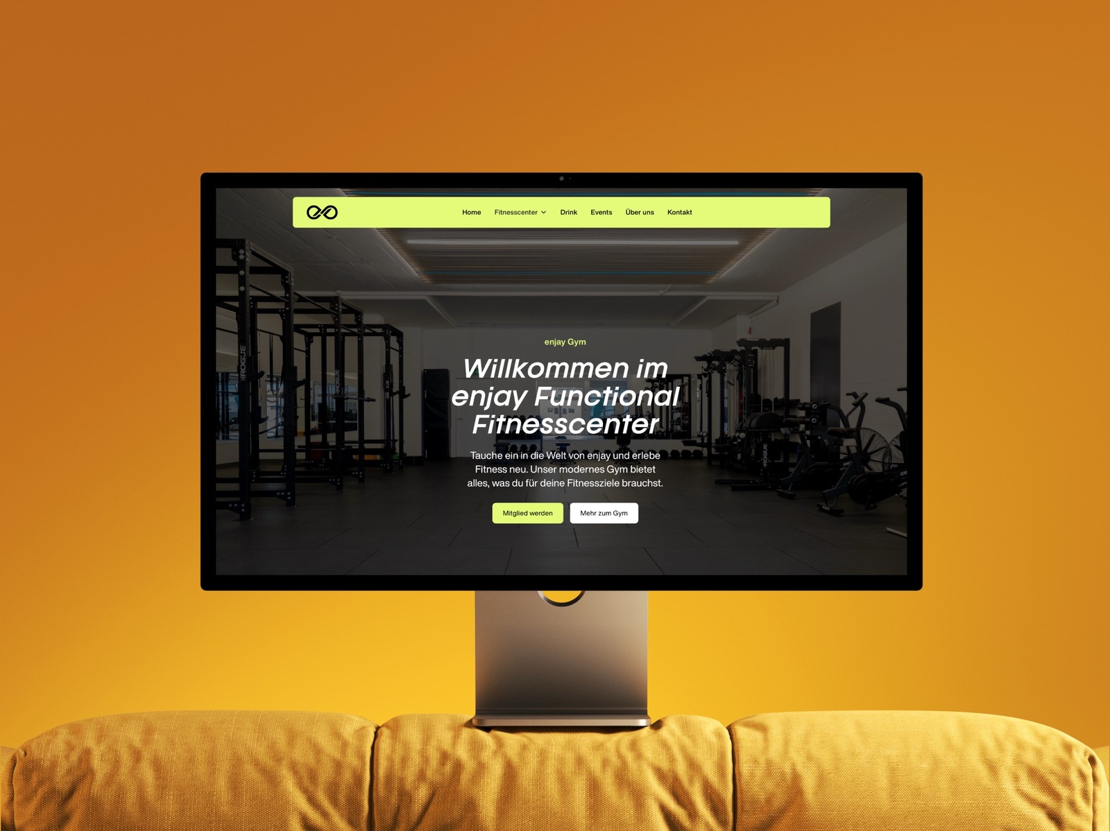 enjay Website Startseite auf einem Desktop-Monitor