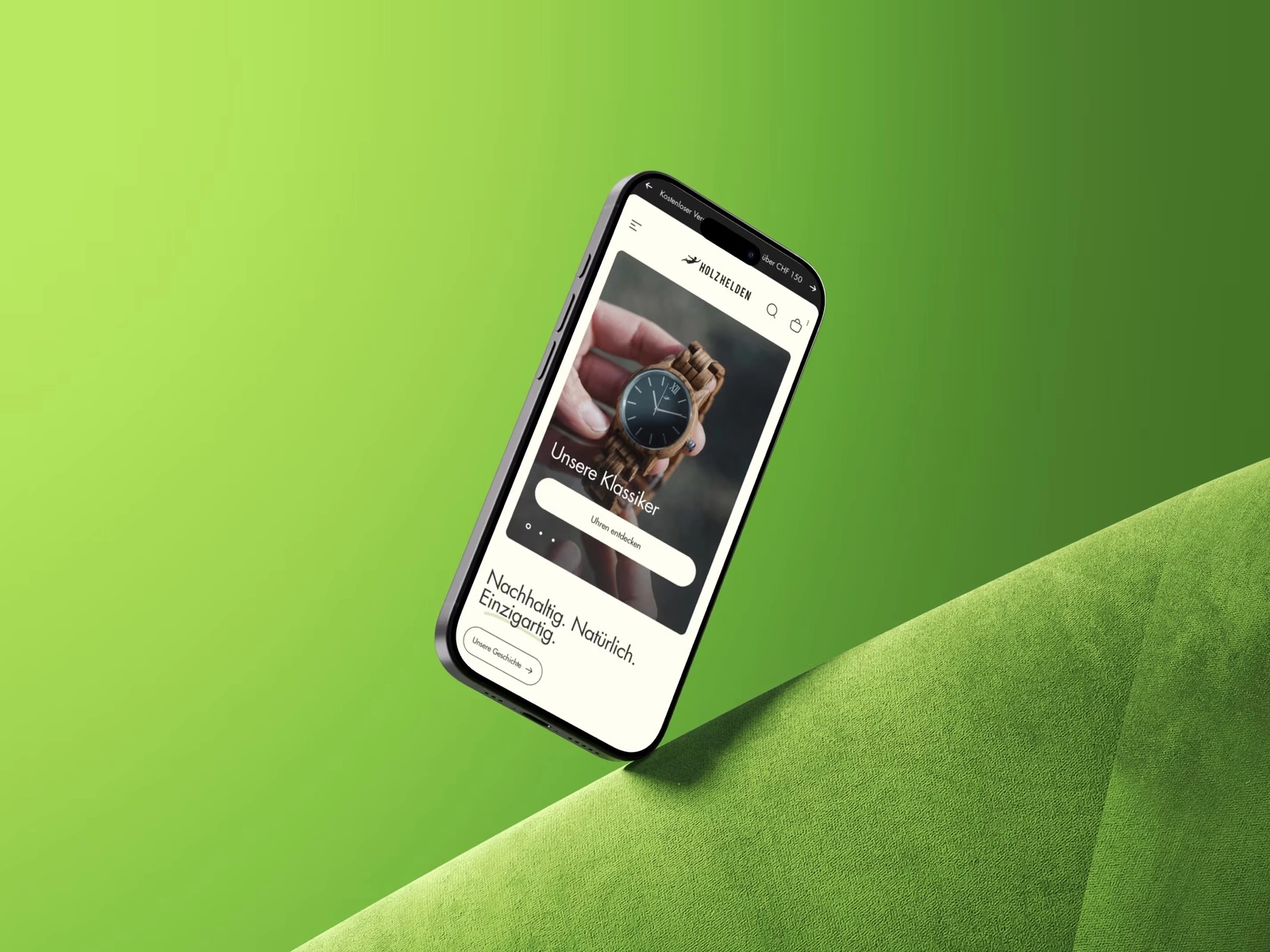 Holzhelden Website auf einem Smartphone vor grünem Hintergrund