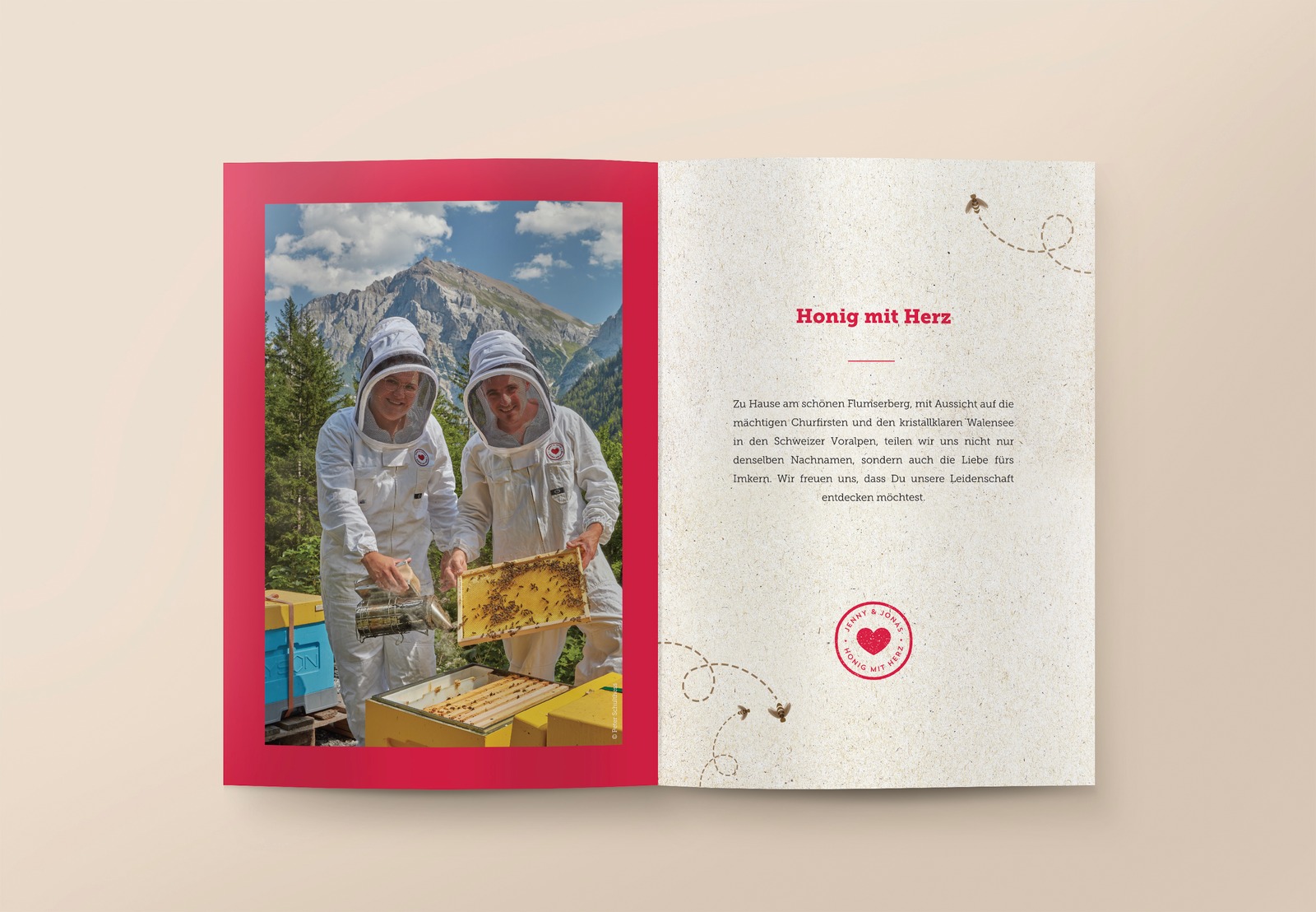 Jenny & Jonas Broschüre Doppelseite mit Bienenfoto und Einleitung