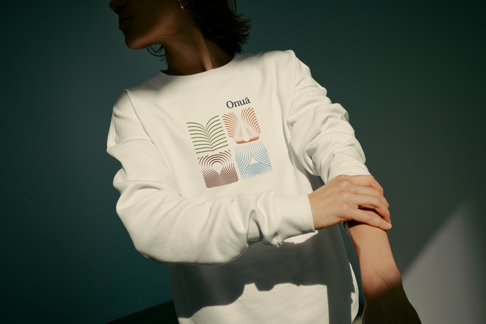 Onuā Sweatshirt mit Logotype und Markenmustern