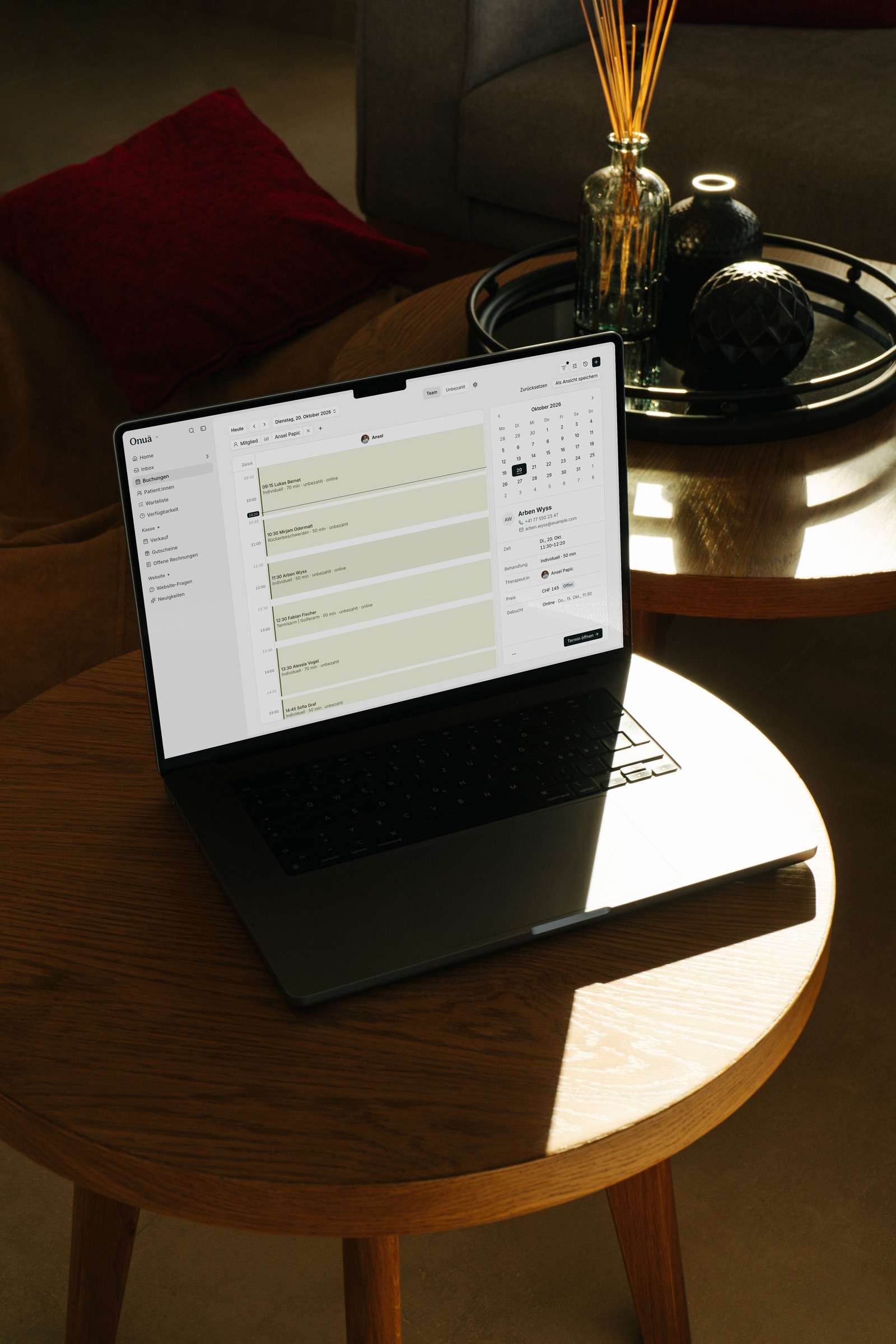 Onuā Praxis-App mit Tagesansicht auf einem Laptop