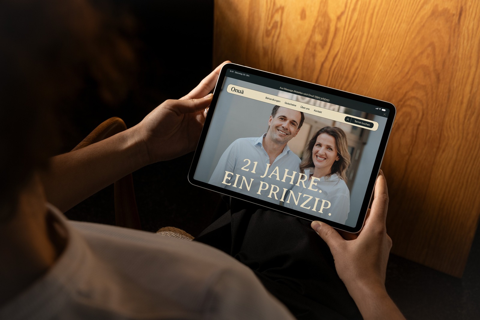 Onuā website showing the hot-stone massage on a tablet