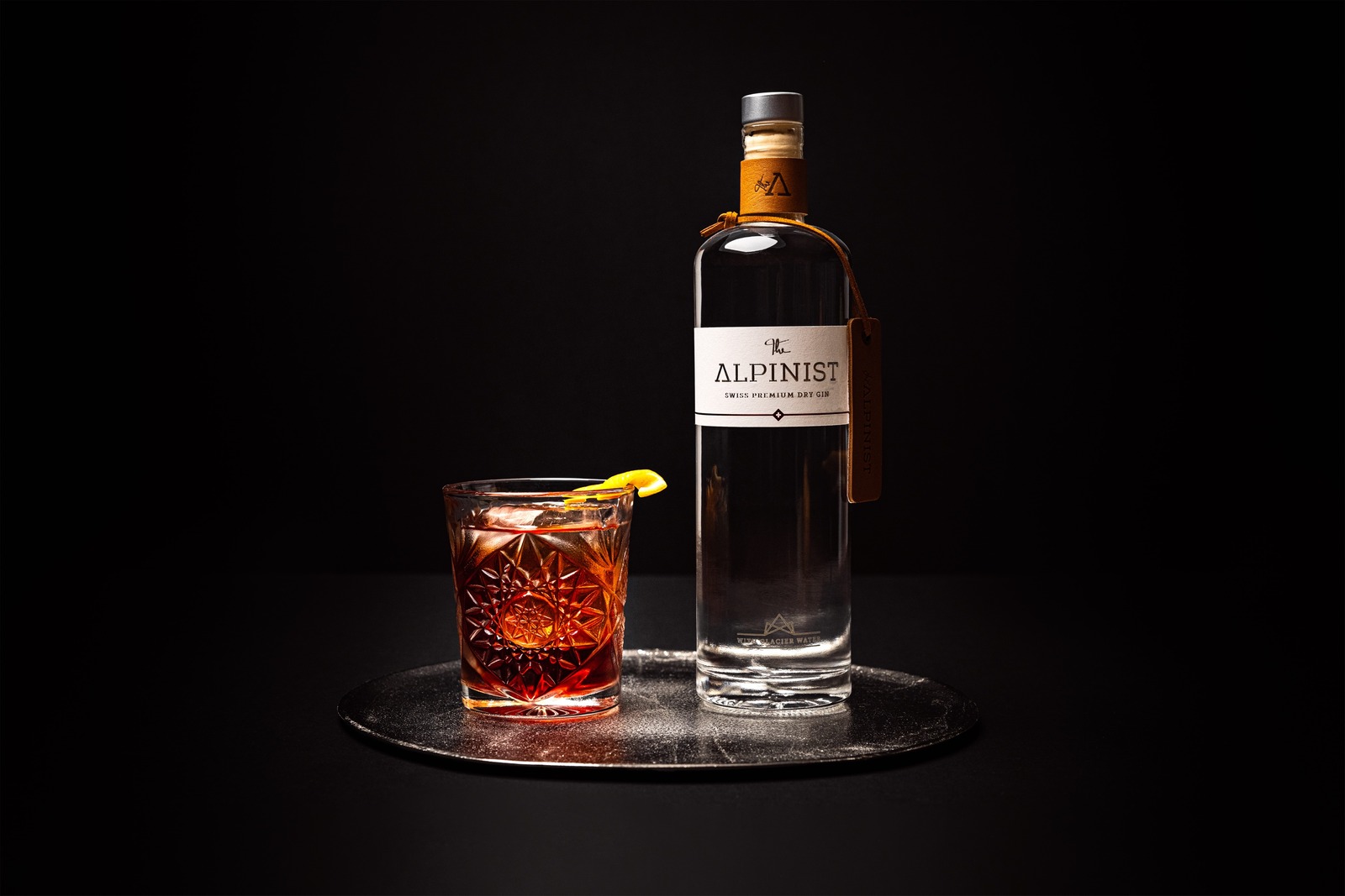The Alpinist Negroni mit Ginflasche
