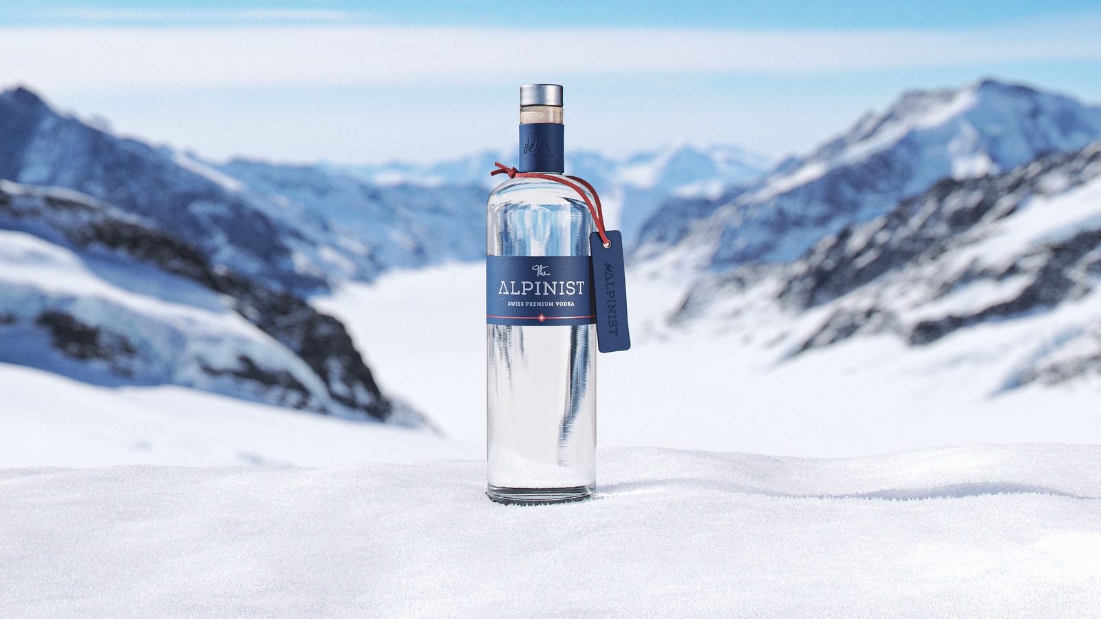 The Alpinist Vodka Flasche im Schnee