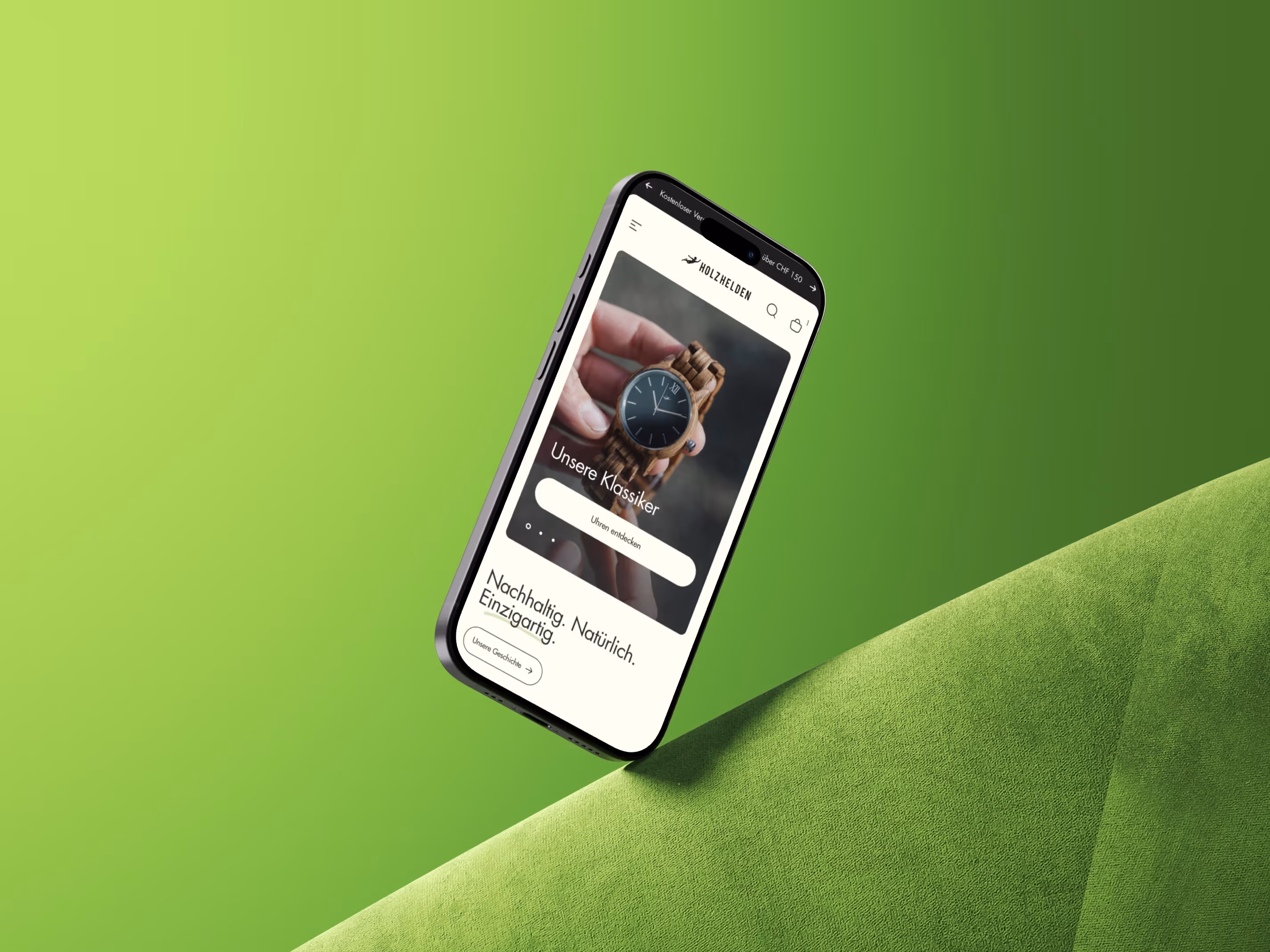 Holzhelden Website auf einem Smartphone vor grünem Hintergrund