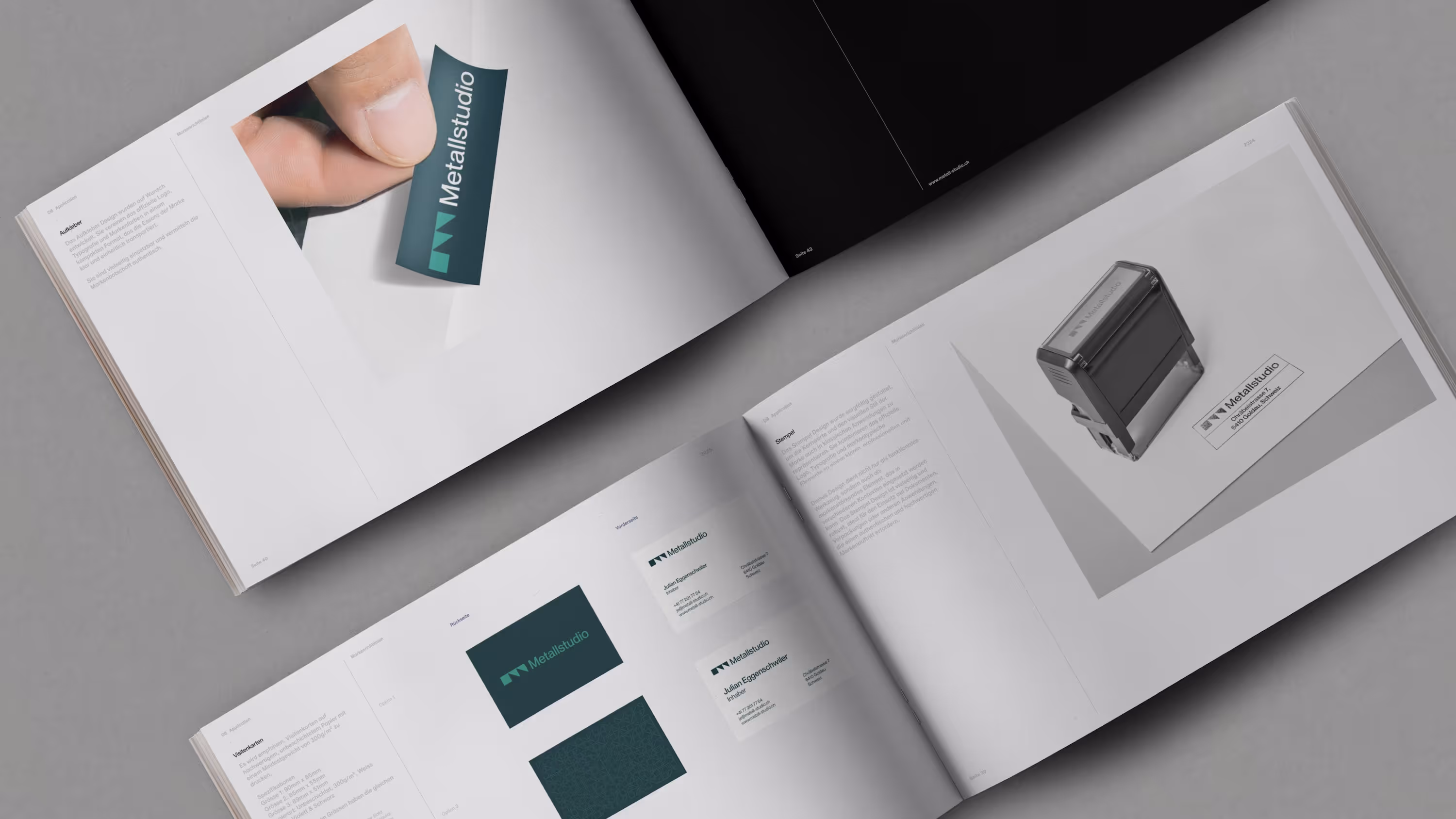 Metallstudio Brand Guide mit gedruckten Anwendungen