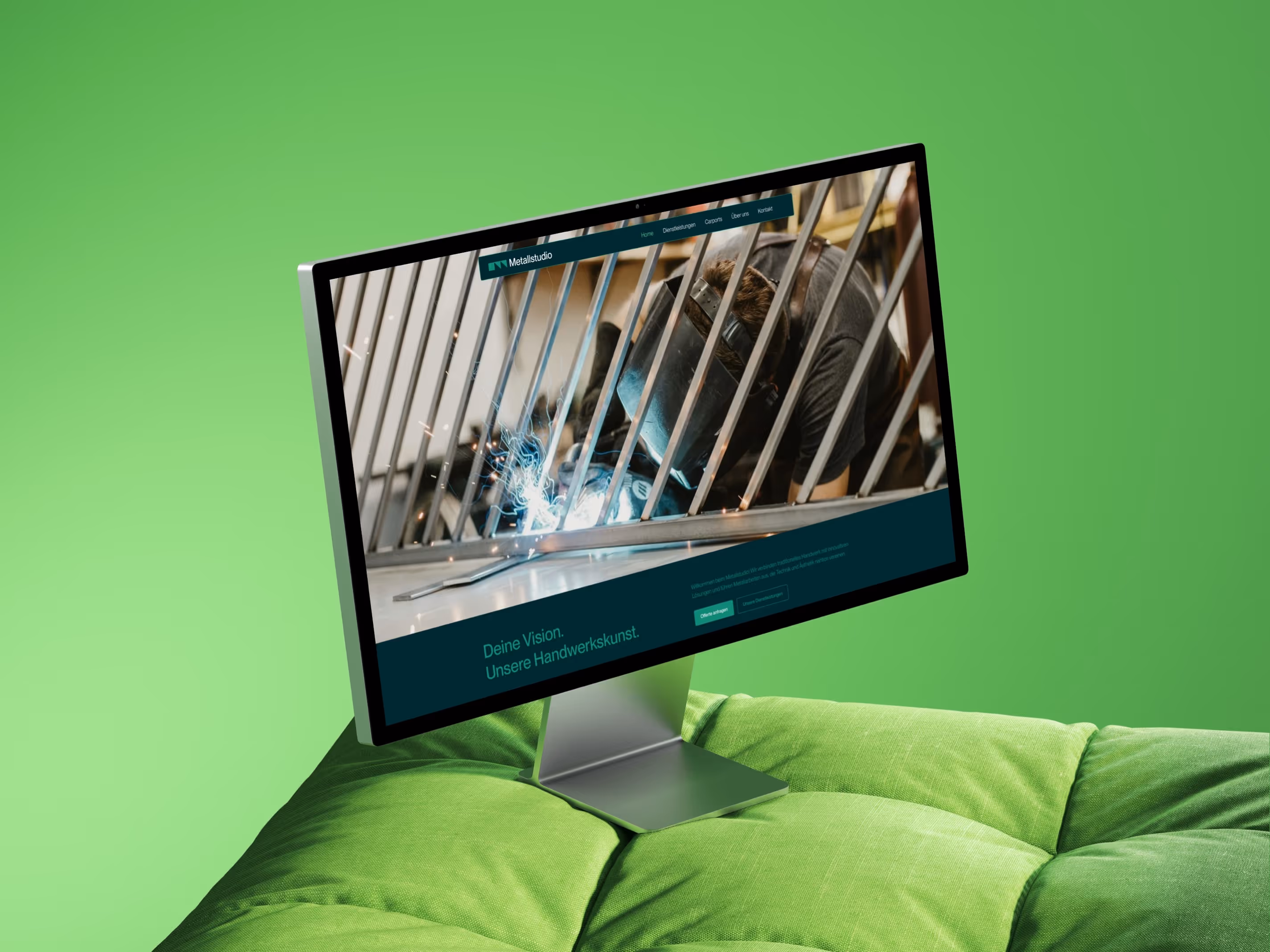 Metallstudio Website Hero auf einem Desktop-Monitor